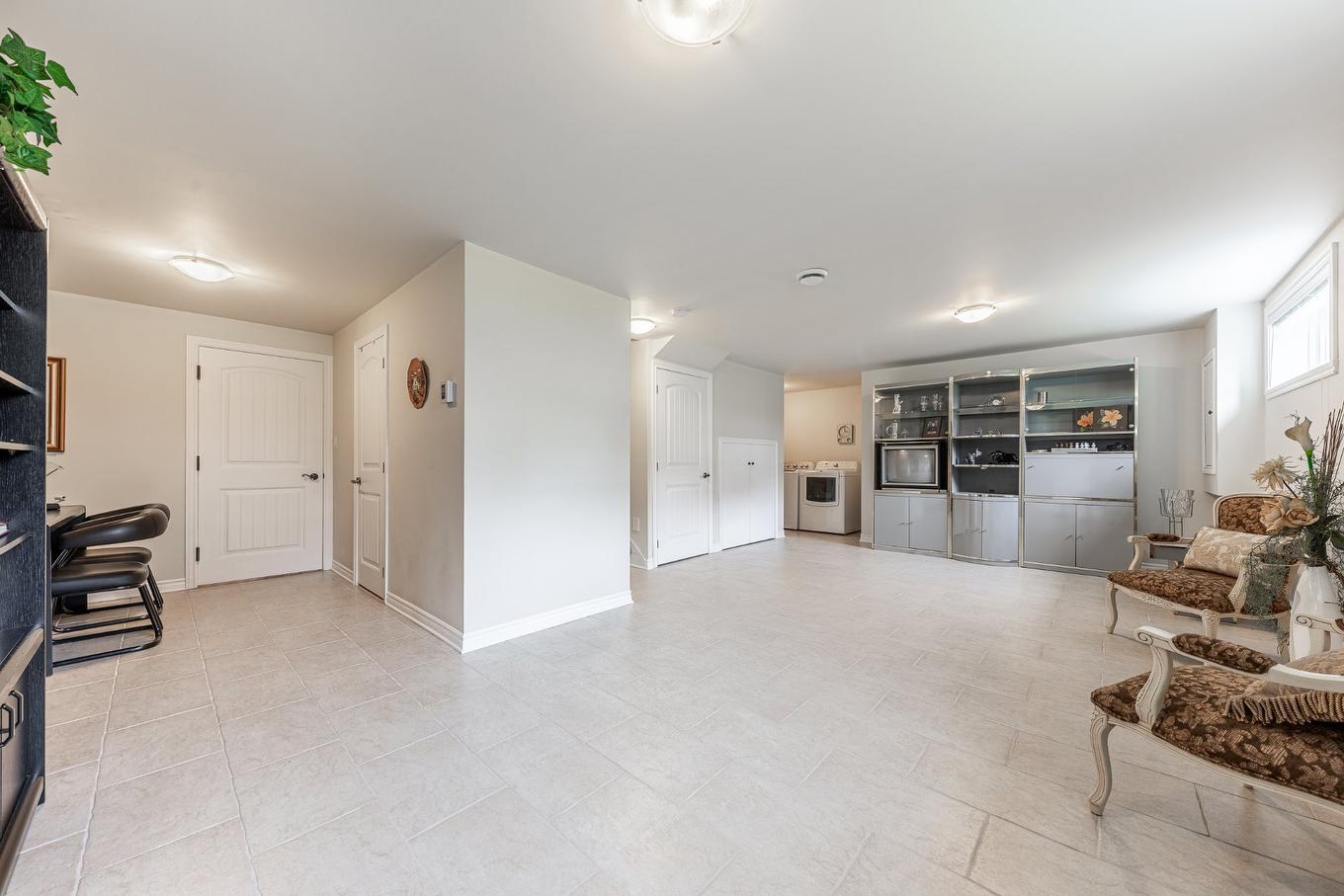 Family room - 24 Ch. Des Patriotes E., Saint-Jean-Sur-Richelieu, QC - Indoor