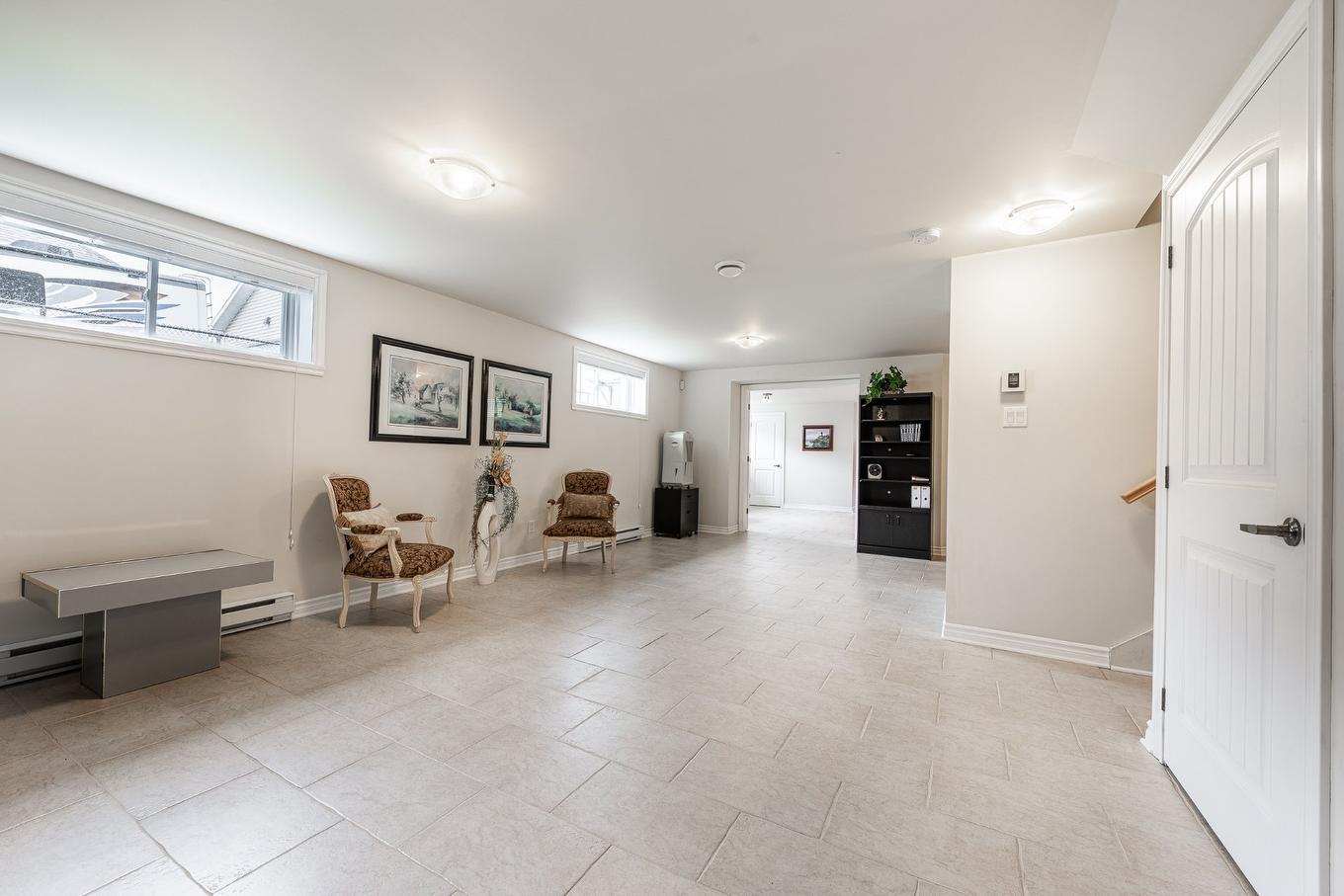 Family room - 24 Ch. Des Patriotes E., Saint-Jean-Sur-Richelieu, QC - Indoor