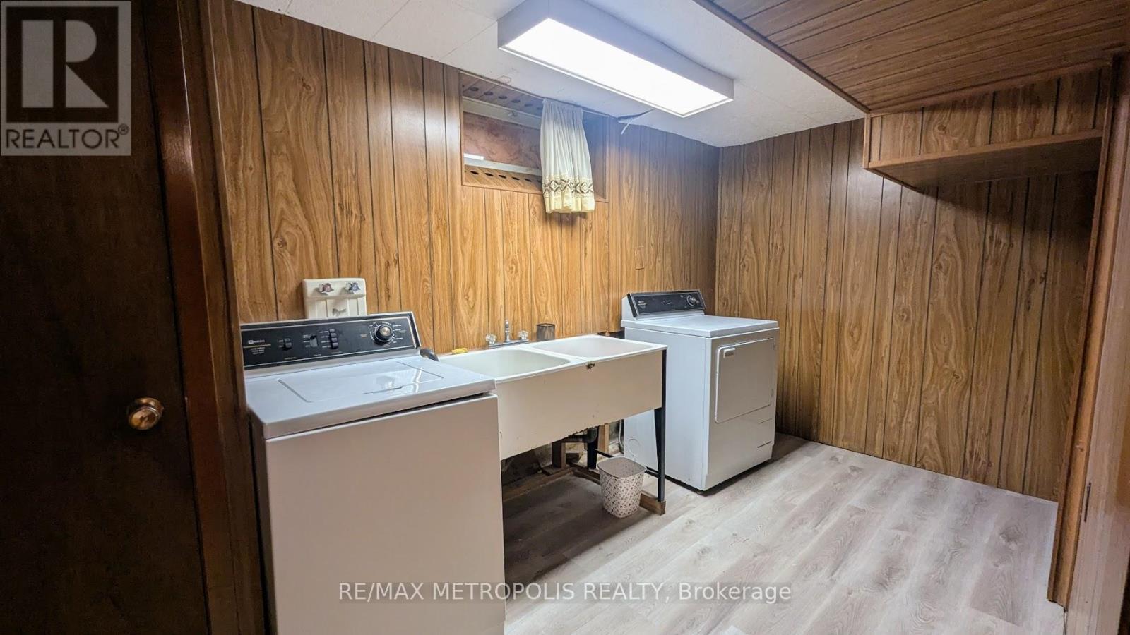 83 Longwood Drive, Waterloo, ON - Indoor Photo Showing Laundry Room