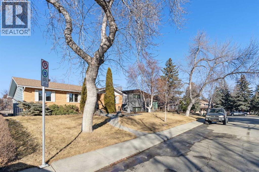 34 Rosery Drive Nw, Calgary, AB - Outdoor