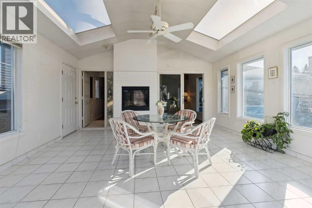 34 Rosery Drive Nw, Calgary, AB - Indoor Photo Showing Dining Room