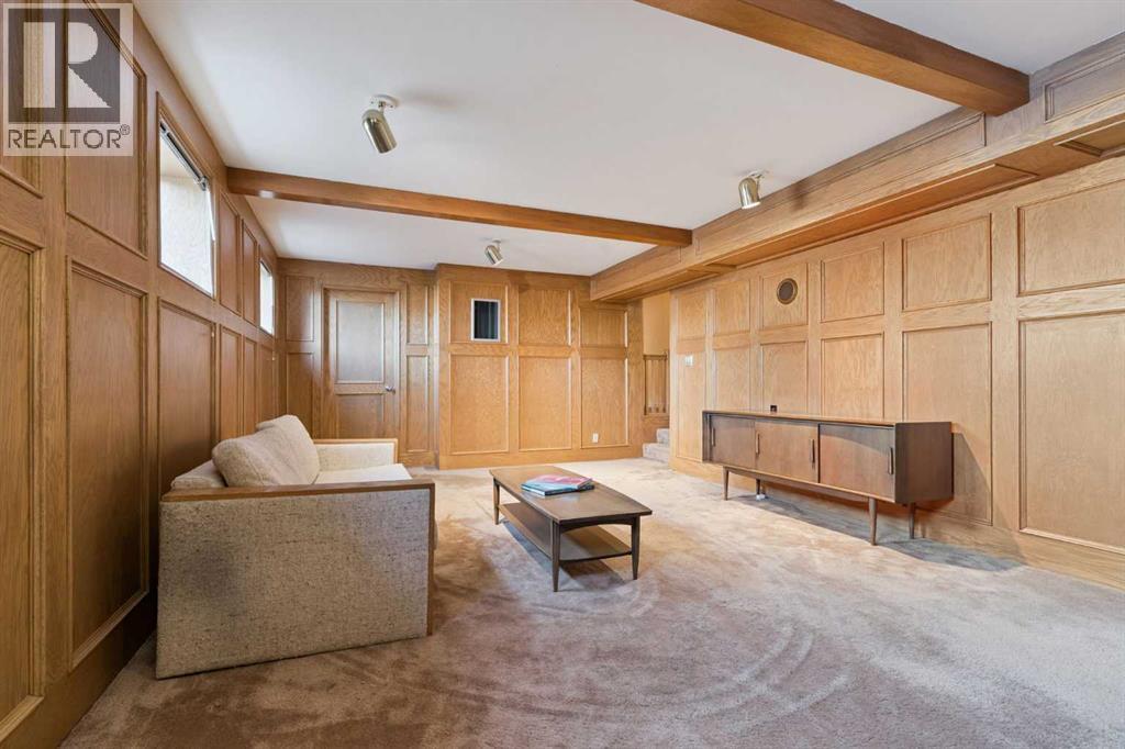 34 Rosery Drive Nw, Calgary, AB - Indoor Photo Showing Other Room