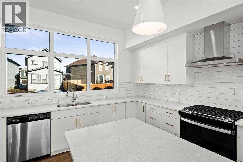 640 Masters Road Se, Calgary, AB - Indoor Photo Showing Kitchen With Upgraded Kitchen