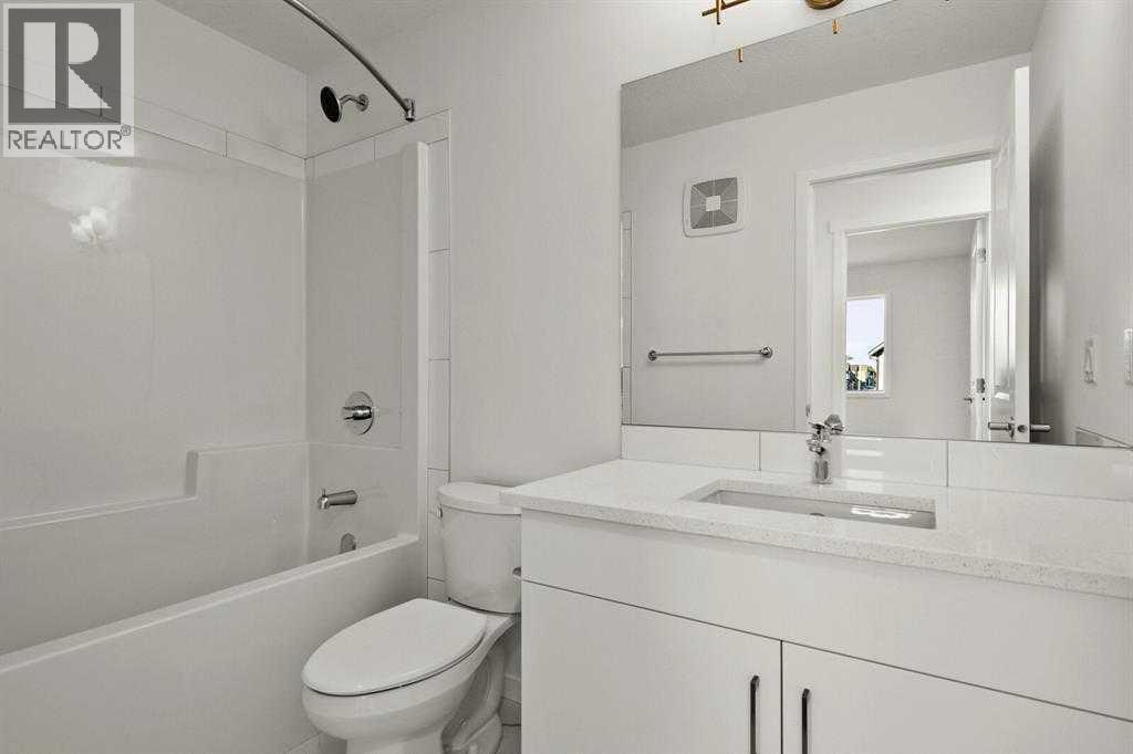 640 Masters Road Se, Calgary, AB - Indoor Photo Showing Bathroom