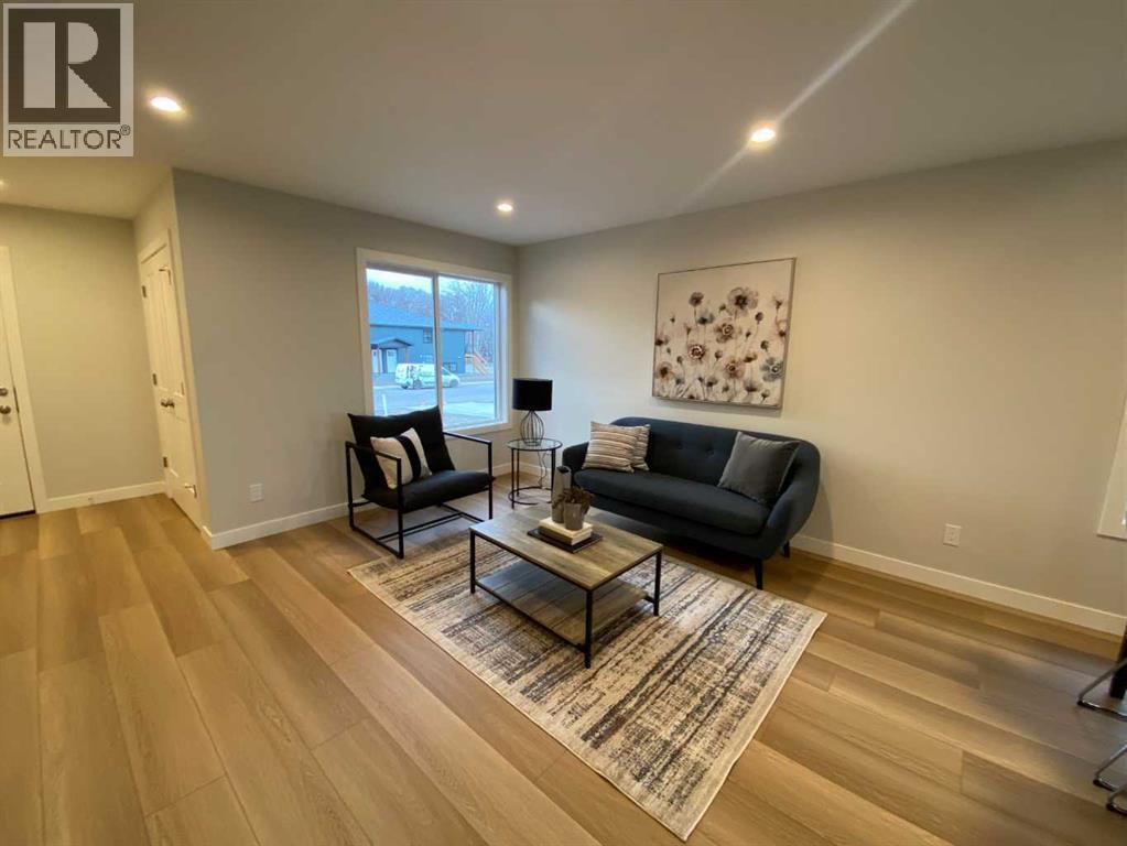 4213 57 Street, Taber, AB - Indoor Photo Showing Living Room