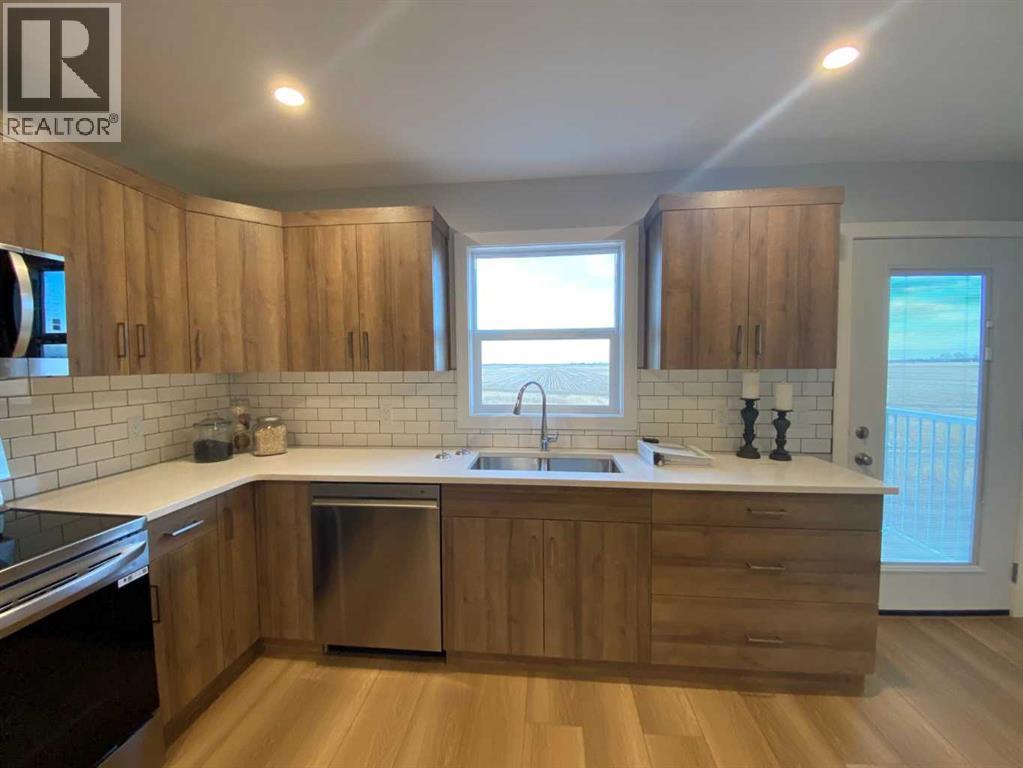 4213 57 Street, Taber, AB - Indoor Photo Showing Kitchen