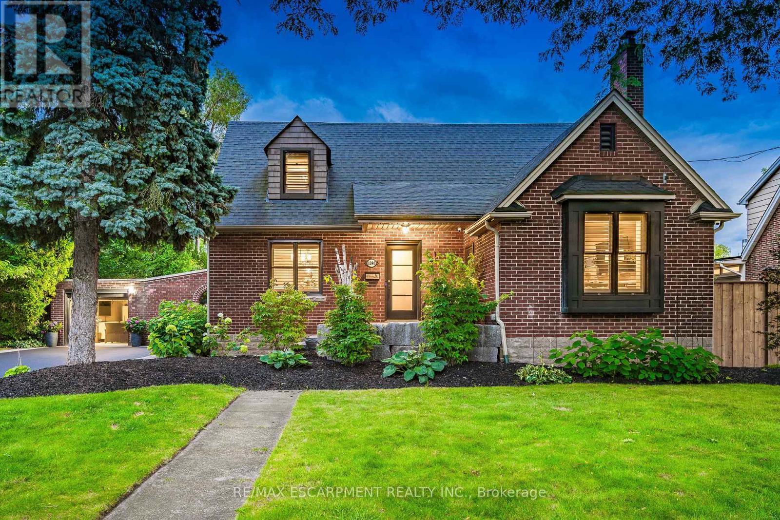 1390 Halifax Place, Burlington, ON - Outdoor