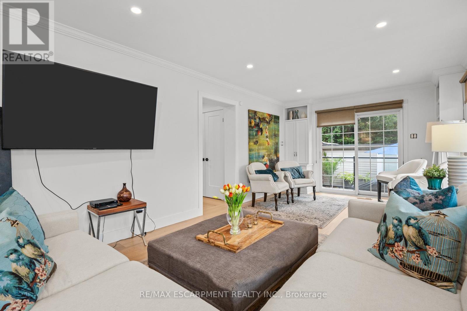 1390 Halifax Place, Burlington, ON - Indoor Photo Showing Living Room