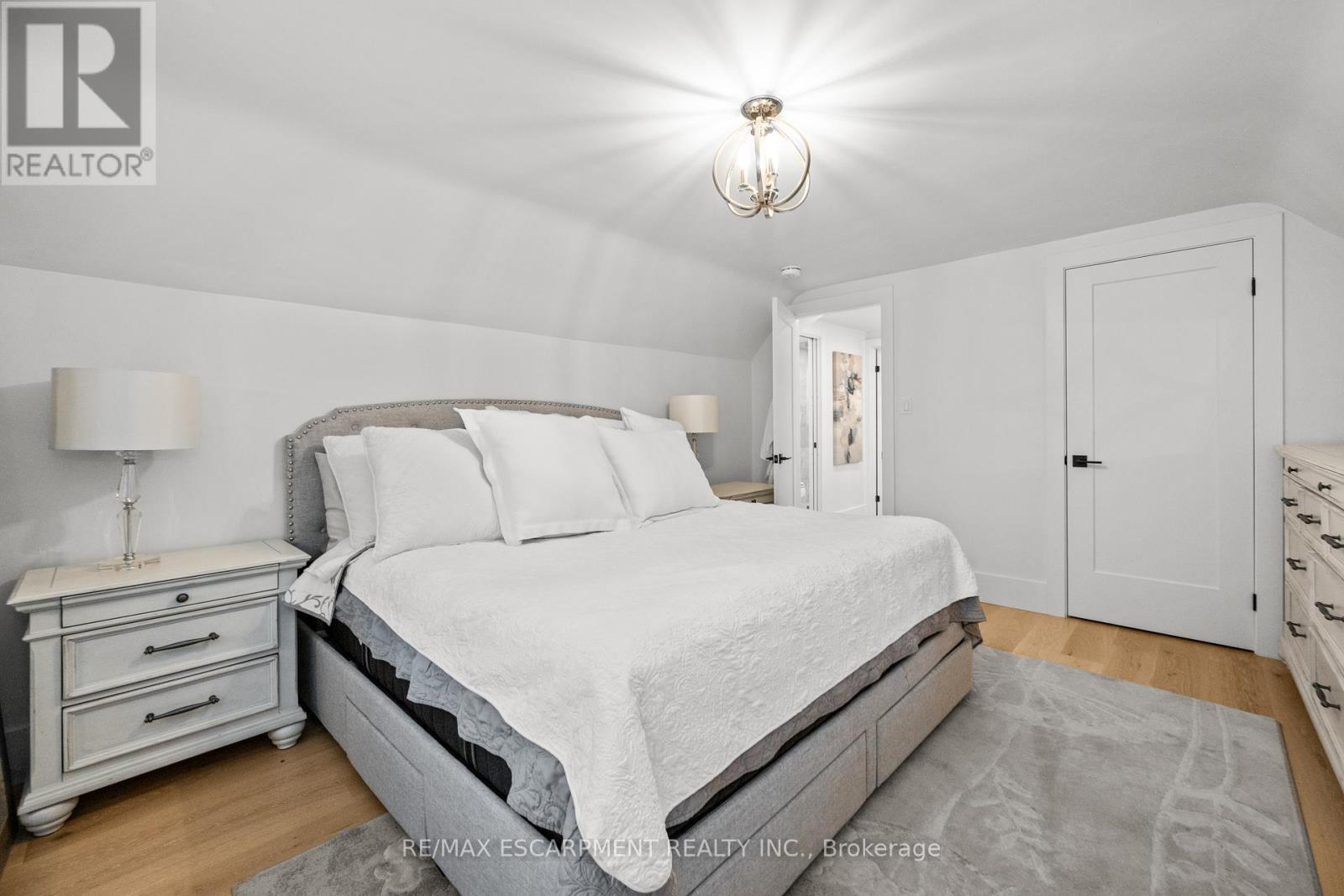 1390 Halifax Place, Burlington, ON - Indoor Photo Showing Bedroom