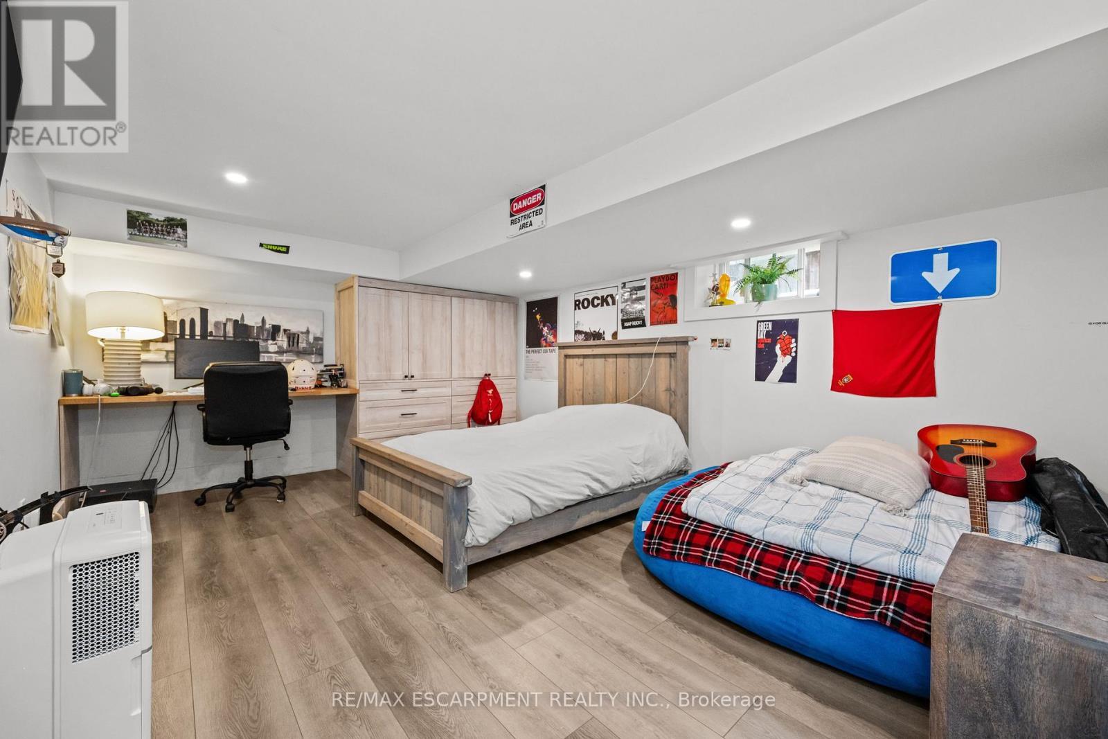 1390 Halifax Place, Burlington, ON - Indoor Photo Showing Bedroom