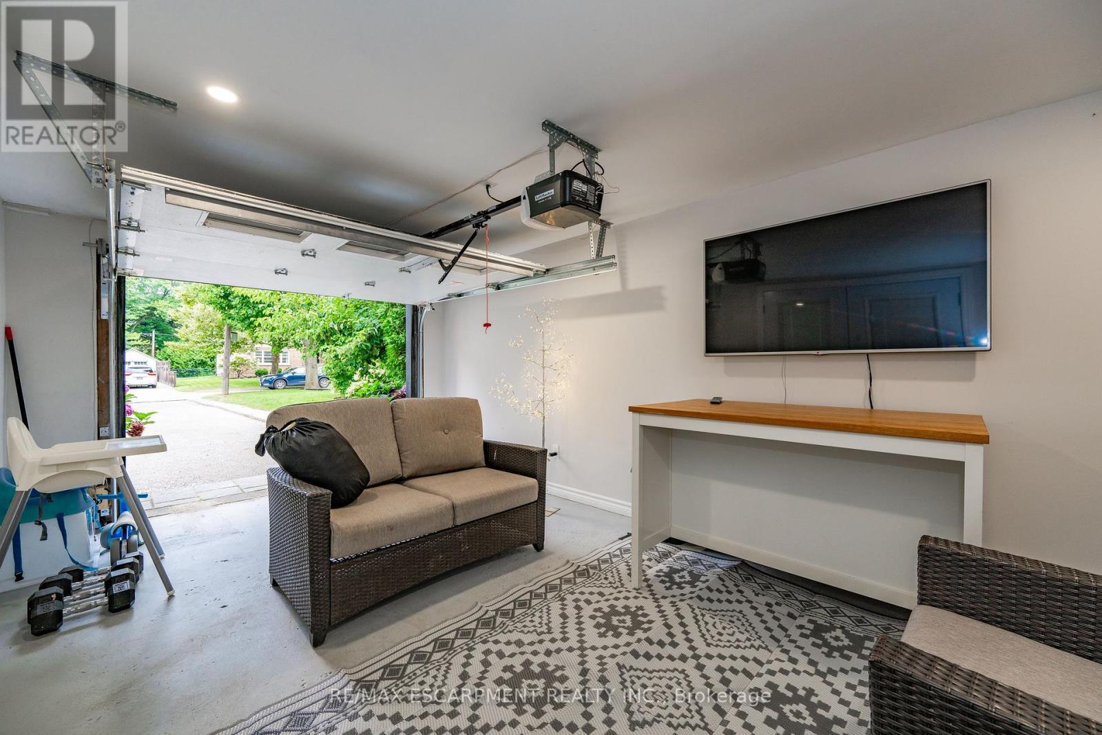 1390 Halifax Place, Burlington, ON - Indoor