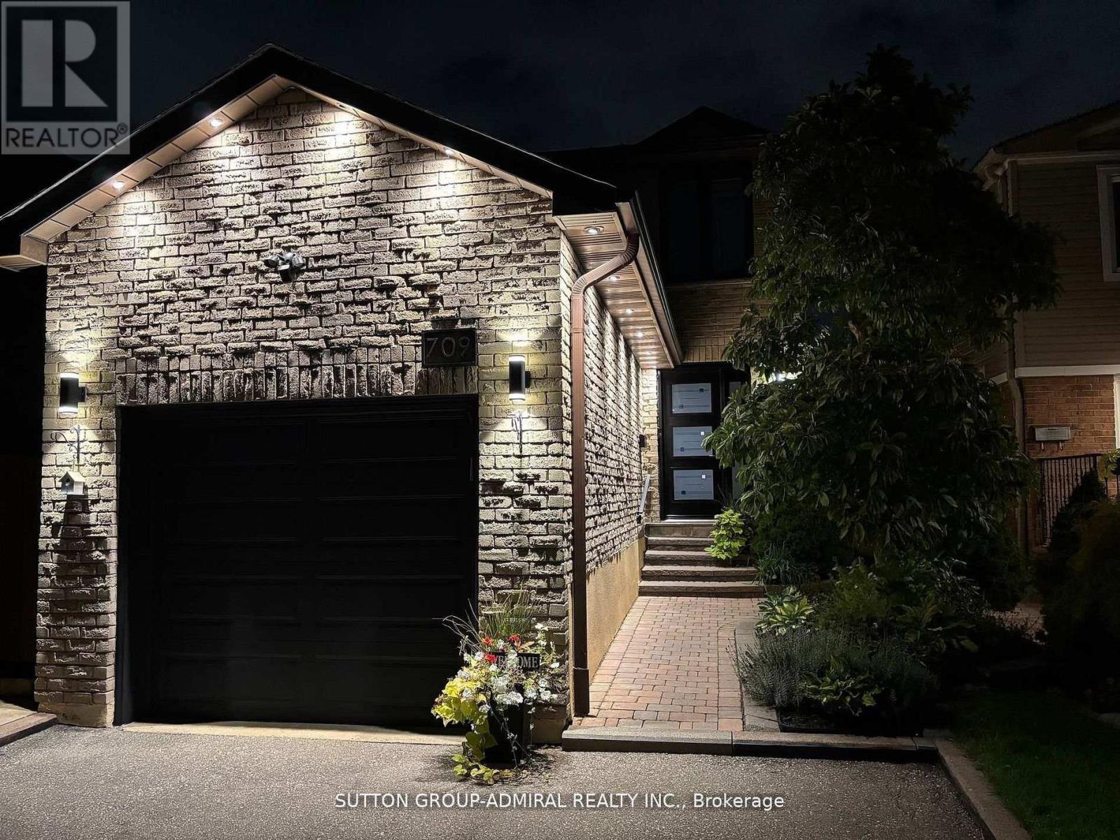 709 Greycedar Crescent, Mississauga, ON - Outdoor