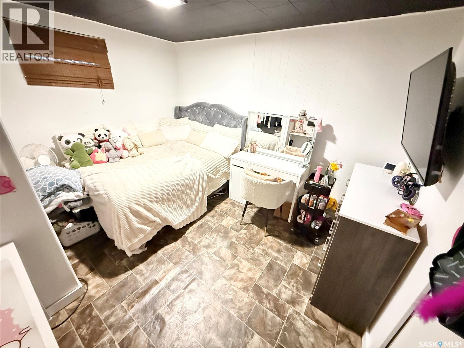 223 4Th Street, Weyburn, SK - Indoor Photo Showing Bedroom