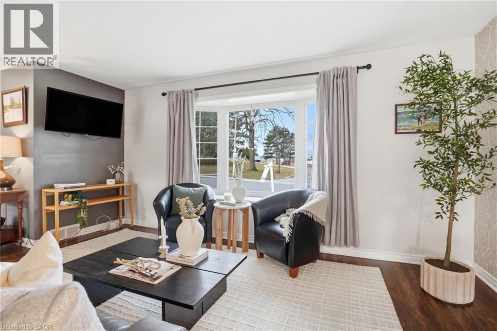 65 Rolston Drive, Hamilton, ON - Indoor Photo Showing Living Room