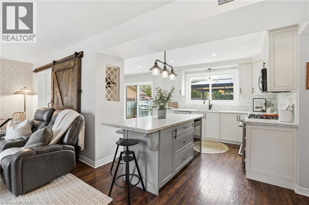 65 Rolston Drive, Hamilton, ON - Indoor Photo Showing Kitchen