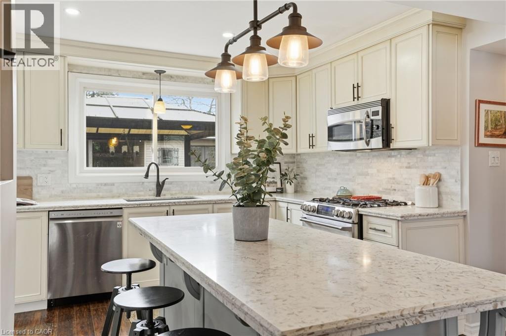 65 Rolston Drive, Hamilton, ON - Indoor Photo Showing Kitchen With Upgraded Kitchen