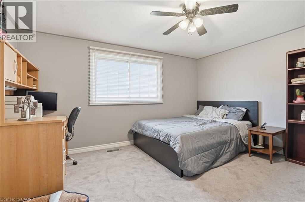 65 Rolston Drive, Hamilton, ON - Indoor Photo Showing Bedroom