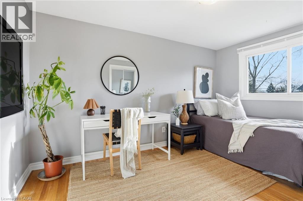 65 Rolston Drive, Hamilton, ON - Indoor Photo Showing Bedroom