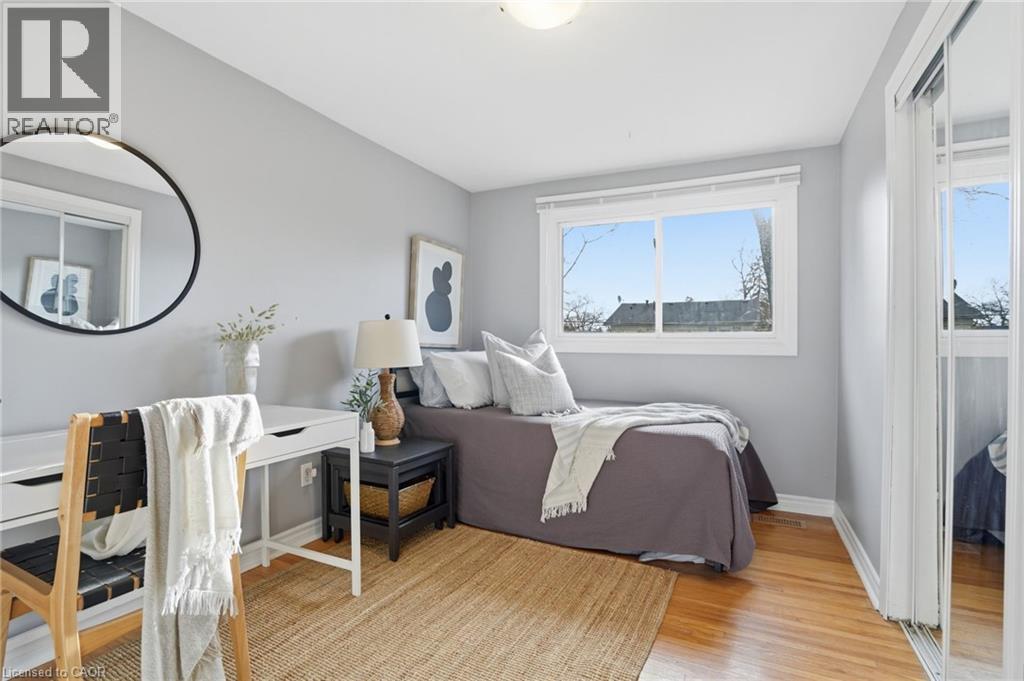 65 Rolston Drive, Hamilton, ON - Indoor Photo Showing Bedroom