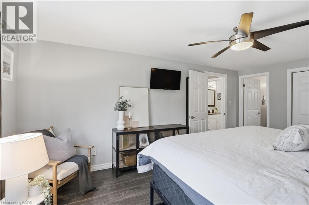 65 Rolston Drive, Hamilton, ON - Indoor Photo Showing Bedroom