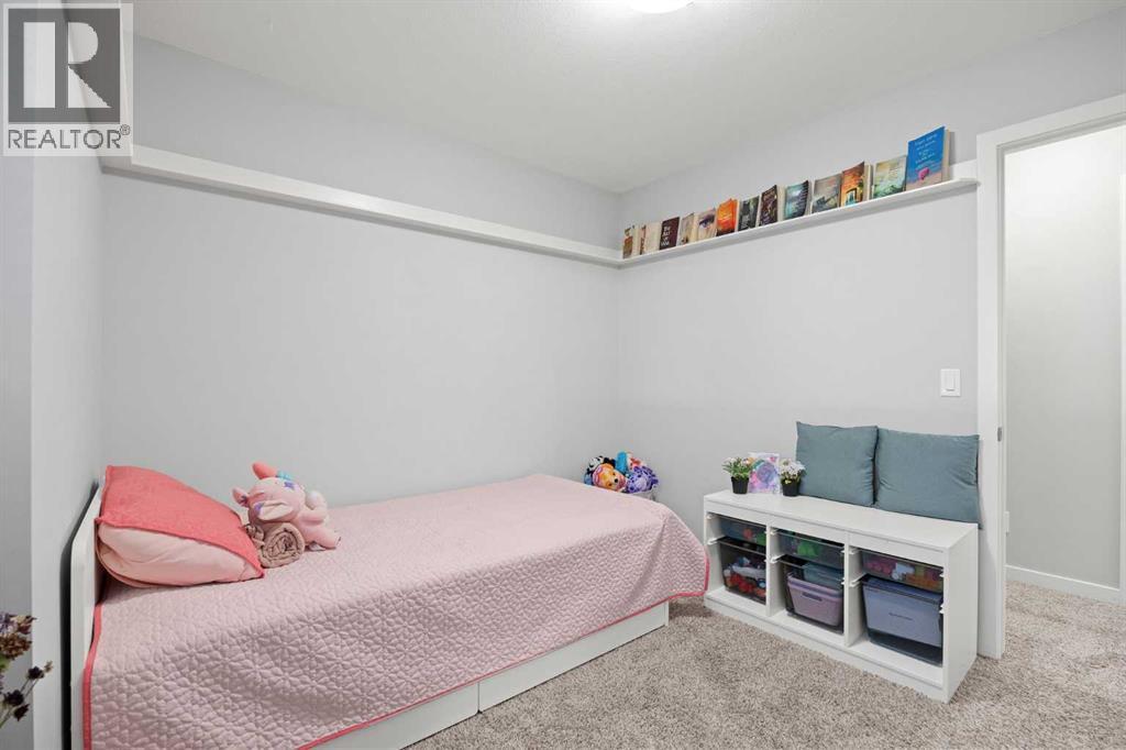 1027 Lanark Boulevard Se, Airdrie, AB - Indoor Photo Showing Bedroom