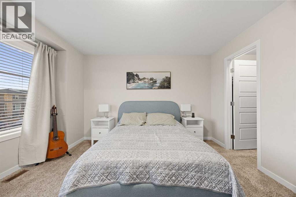 1027 Lanark Boulevard Se, Airdrie, AB - Indoor Photo Showing Bedroom