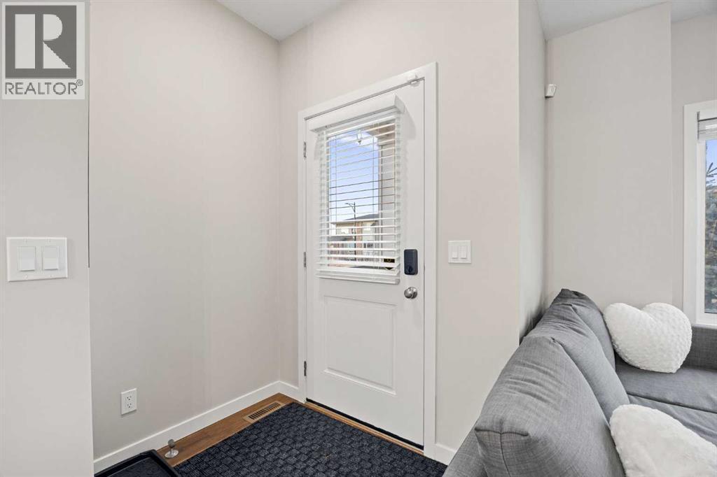 1027 Lanark Boulevard Se, Airdrie, AB - Indoor Photo Showing Other Room