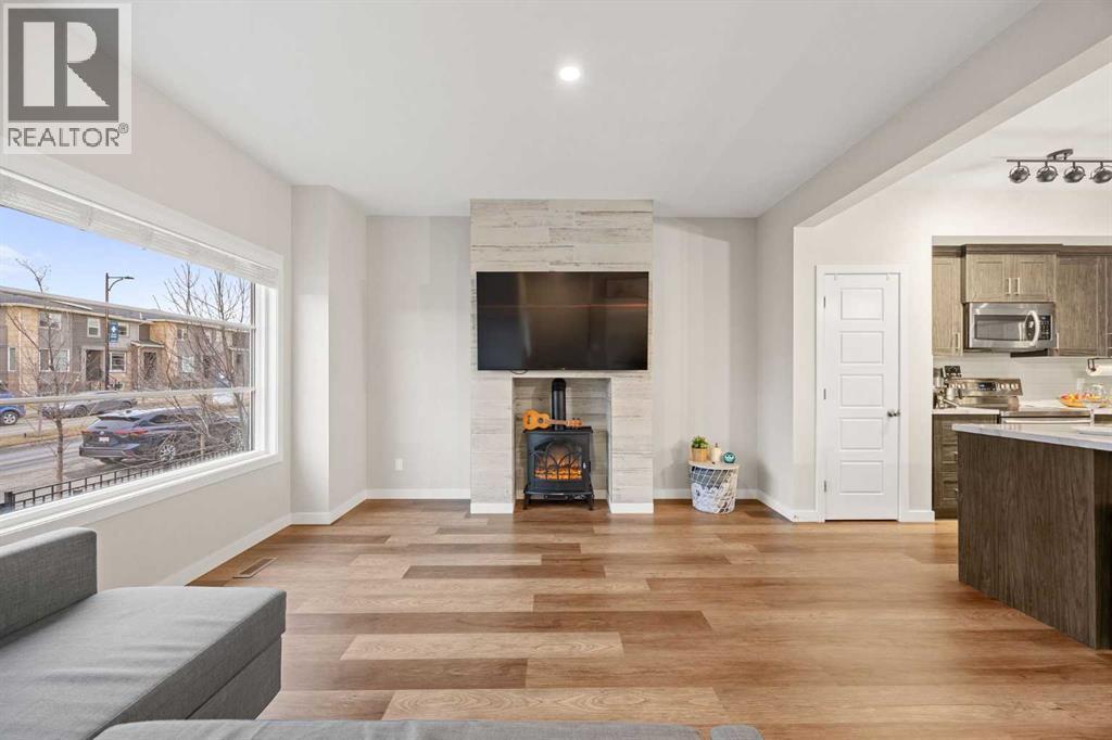 1027 Lanark Boulevard Se, Airdrie, AB - Indoor With Fireplace