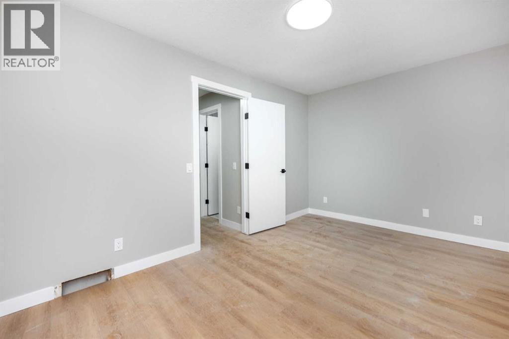 7616 27 Street Se, Calgary, AB - Indoor Photo Showing Other Room