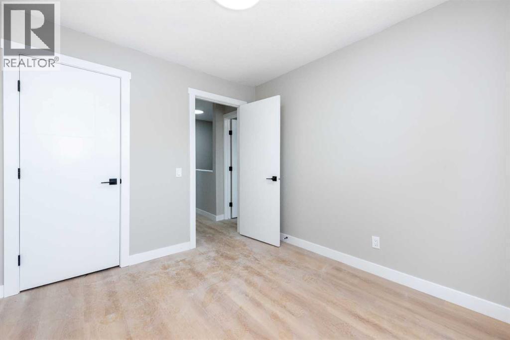 7616 27 Street Se, Calgary, AB - Indoor Photo Showing Other Room