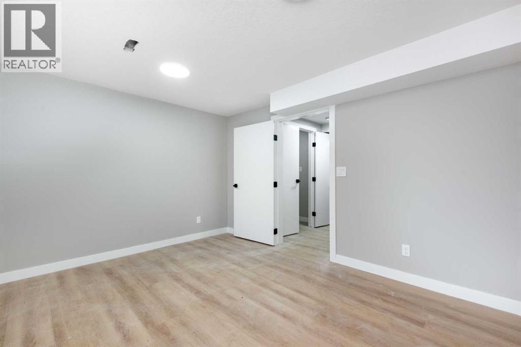 7616 27 Street Se, Calgary, AB - Indoor Photo Showing Other Room