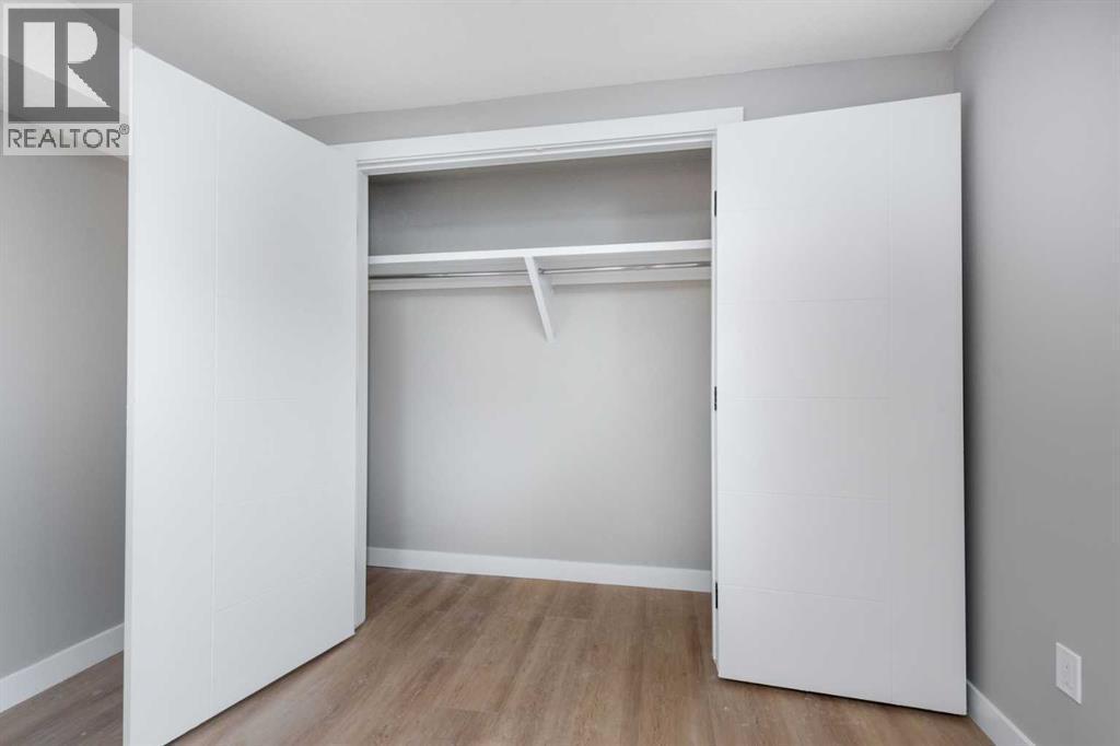 7616 27 Street Se, Calgary, AB - Indoor