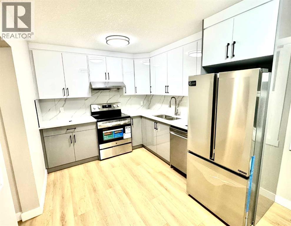 7616 27 Street Se, Calgary, AB - Indoor Photo Showing Kitchen With Stainless Steel Kitchen With Double Sink