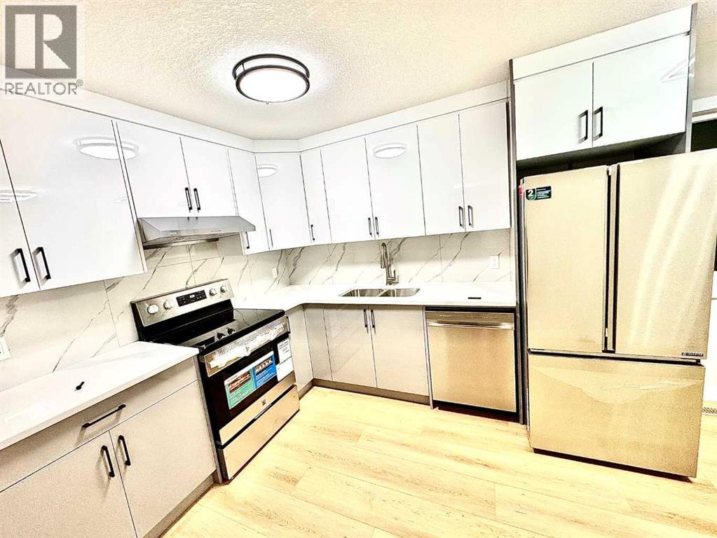 7616 27 Street Se, Calgary, AB - Indoor Photo Showing Kitchen With Stainless Steel Kitchen With Double Sink