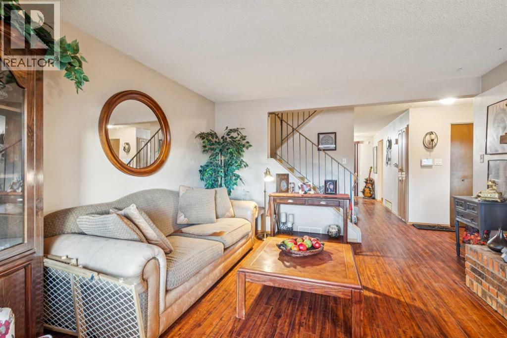 119 Whiteridge Place Ne, Calgary, AB - Indoor Photo Showing Living Room