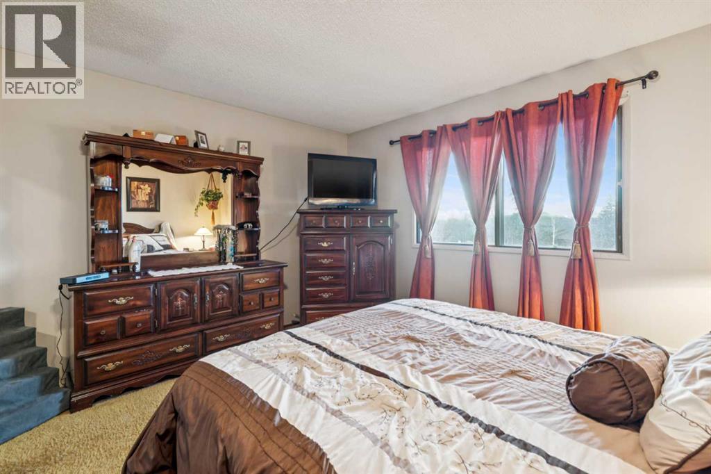 119 Whiteridge Place Ne, Calgary, AB - Indoor Photo Showing Bedroom