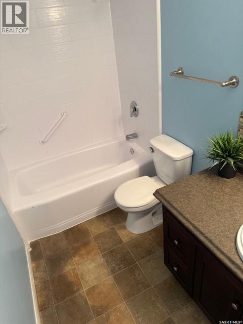 22 38 Spence Street, Regina, SK - Indoor Photo Showing Bathroom