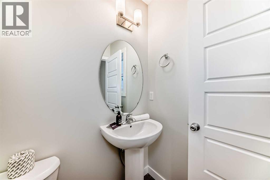 241 Bridgeport Gate, Chestermere, AB - Indoor Photo Showing Bathroom