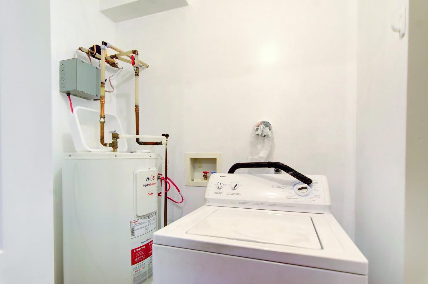 Laundry room - 505-1350 Rue Palerme, Brossard, QC - Indoor Photo Showing Laundry Room