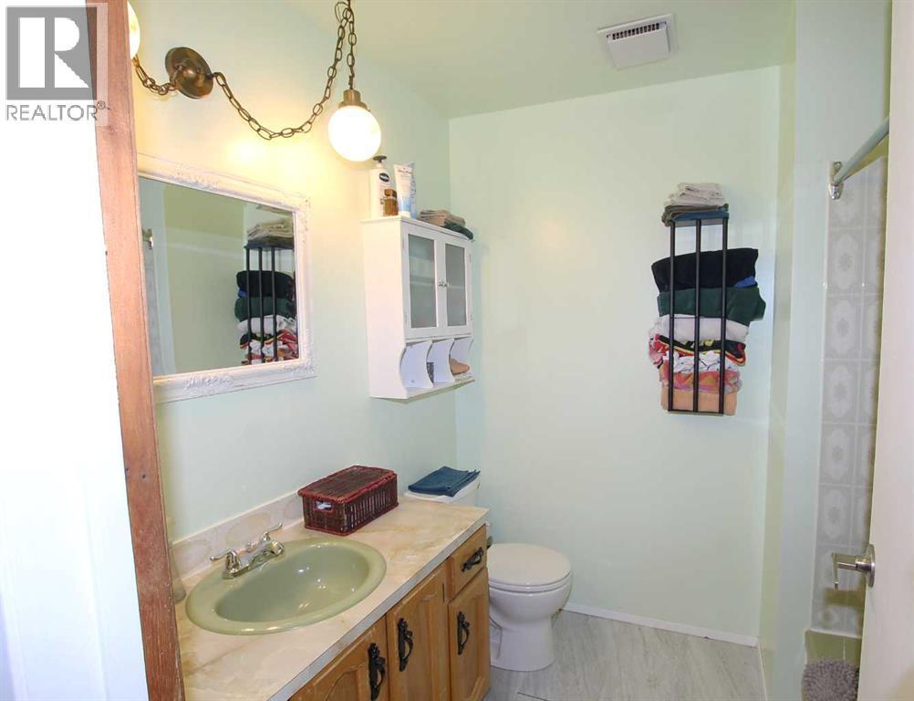 97 Cunningham Crescent, Red Deer, AB - Indoor Photo Showing Bathroom