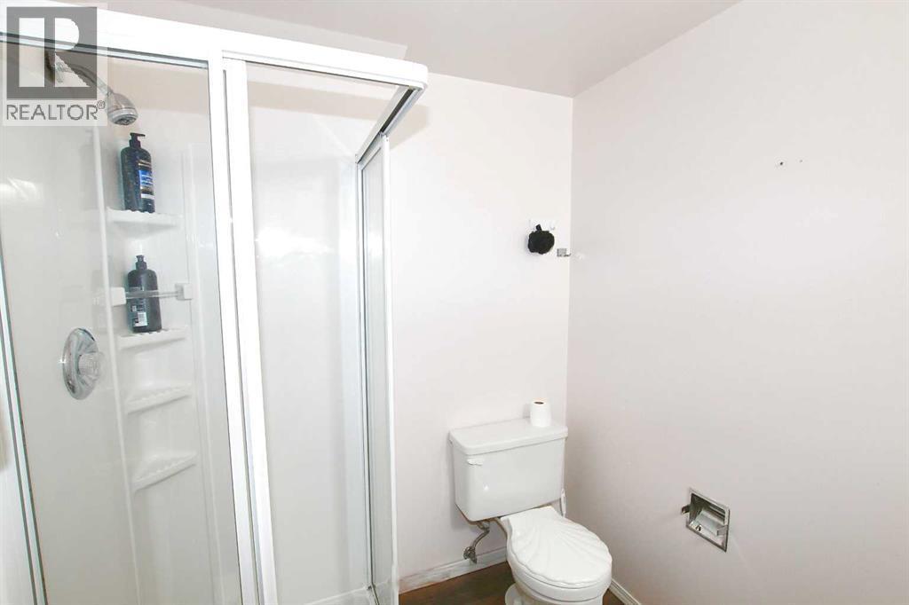 97 Cunningham Crescent, Red Deer, AB - Indoor Photo Showing Bathroom