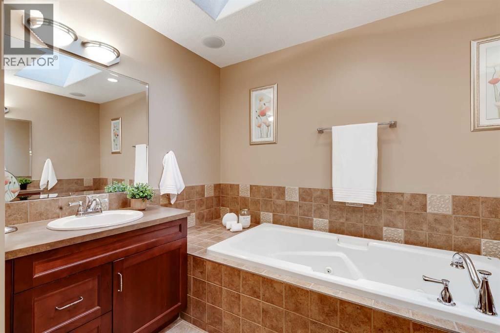 47 Tuscany Estates Close Nw, Calgary, AB - Indoor Photo Showing Bathroom