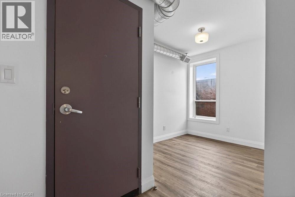 433 Barton Street E Unit# 202, Hamilton, ON - Indoor Photo Showing Other Room