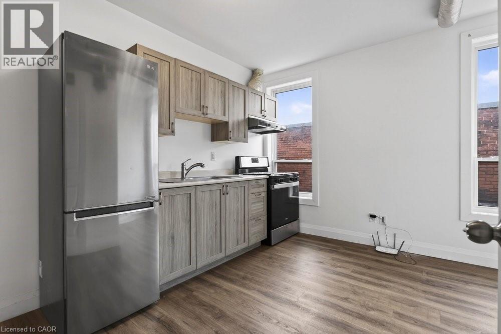 433 Barton Street E Unit# 202, Hamilton, ON - Indoor Photo Showing Kitchen