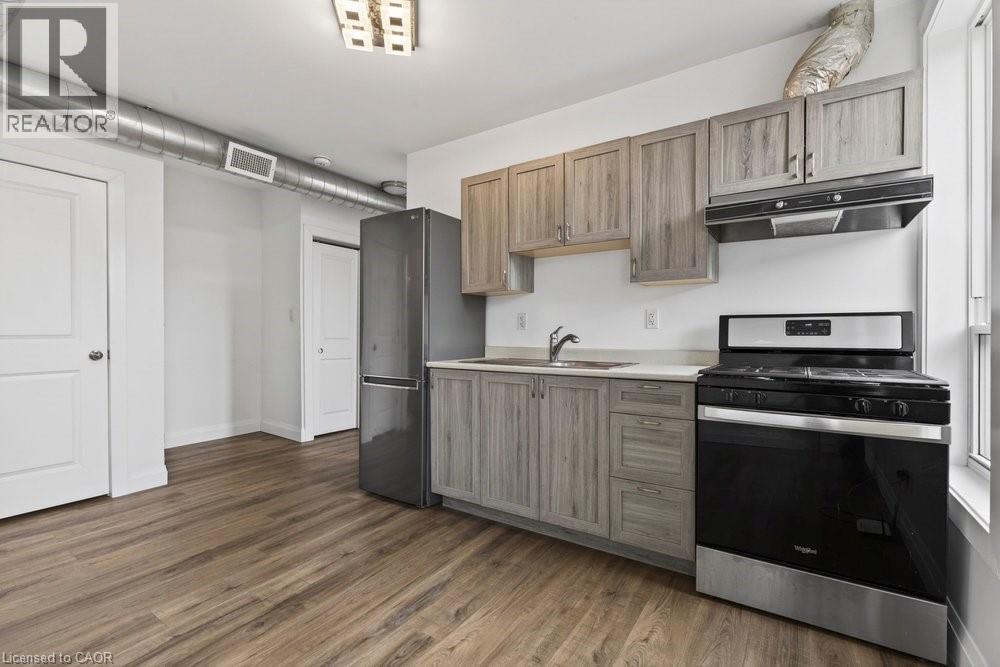 433 Barton Street E Unit# 202, Hamilton, ON - Indoor Photo Showing Kitchen