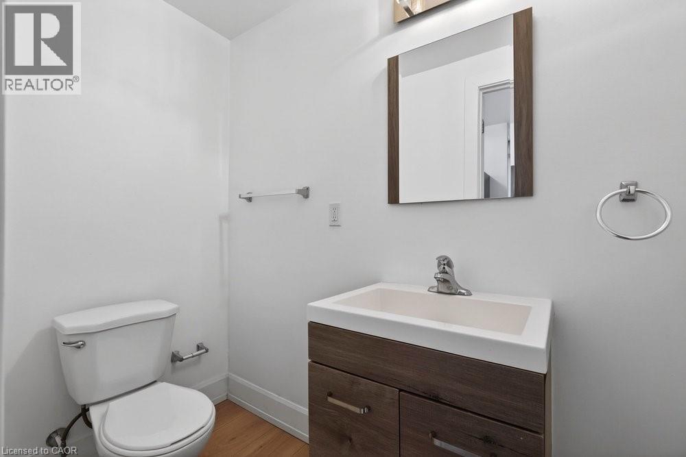 433 Barton Street E Unit# 202, Hamilton, ON - Indoor Photo Showing Bathroom