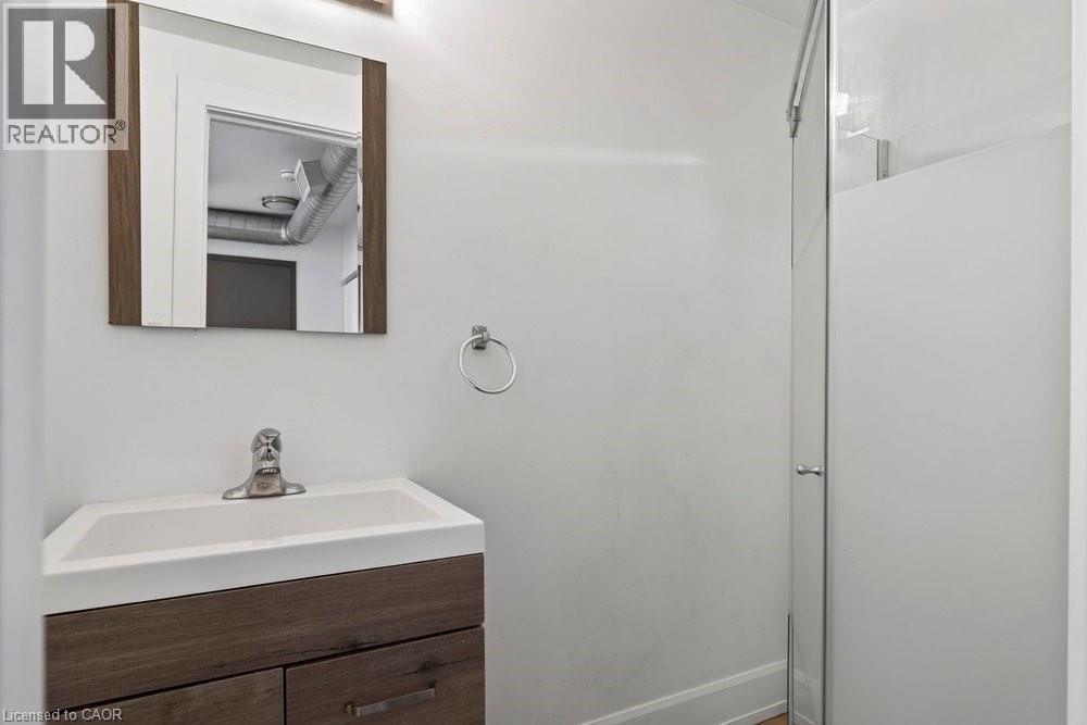 433 Barton Street E Unit# 202, Hamilton, ON - Indoor Photo Showing Bathroom