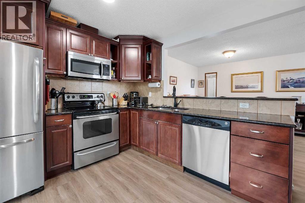 192 Rivercrest Close Se, Calgary, AB - Indoor Photo Showing Kitchen