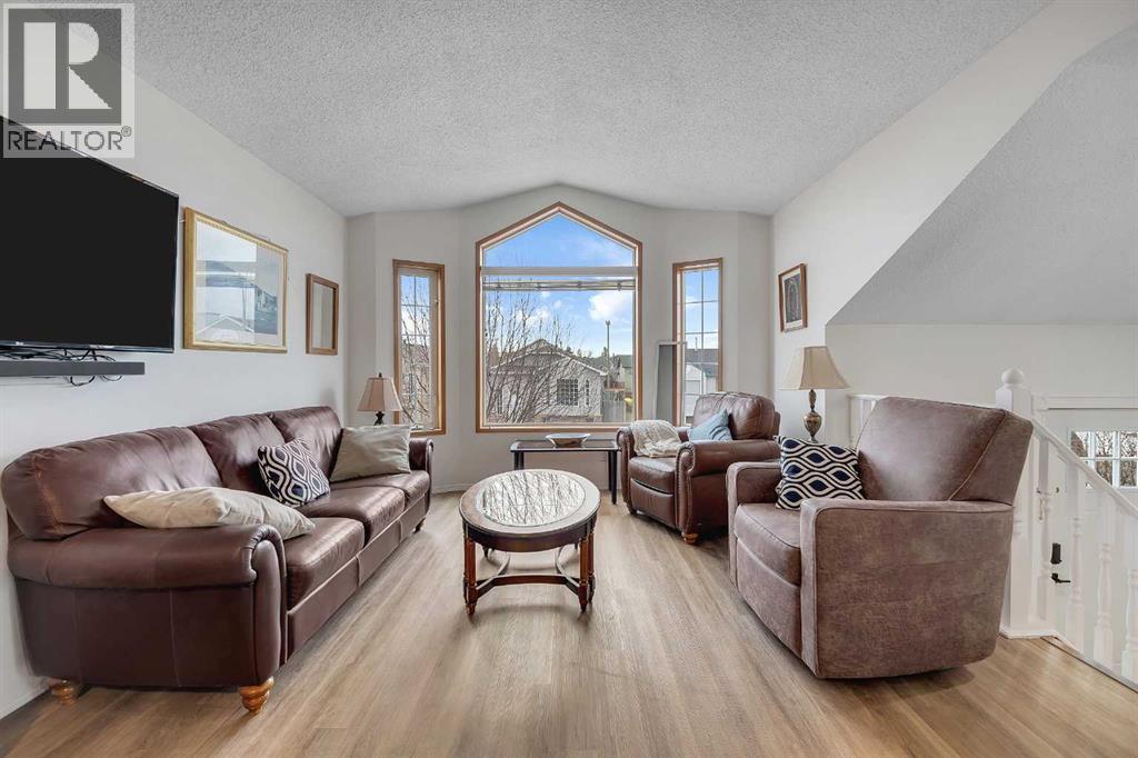 192 Rivercrest Close Se, Calgary, AB - Indoor Photo Showing Living Room