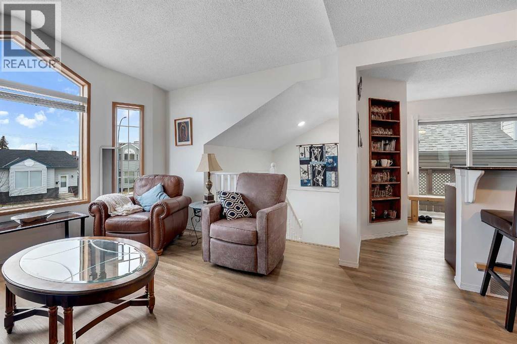 192 Rivercrest Close Se, Calgary, AB - Indoor Photo Showing Living Room